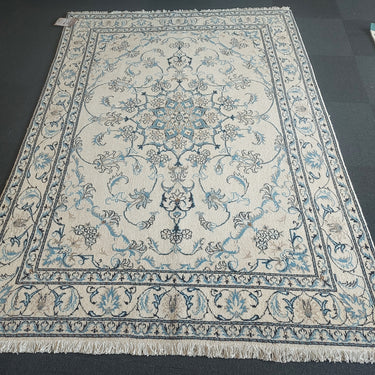 Naiin kasmar 166x271
