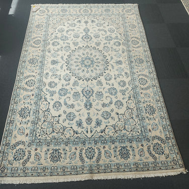 Naiin fine m/silke  159x247